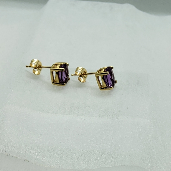 585 Amethyst Stud Earrings - Picture 2 of 7